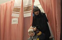 Рада запретила фотосъемку в кабинке для голосования