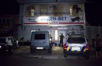 В Киеве неизвестный напал с ножом и огнетушителем на сотрудницу ветклиники