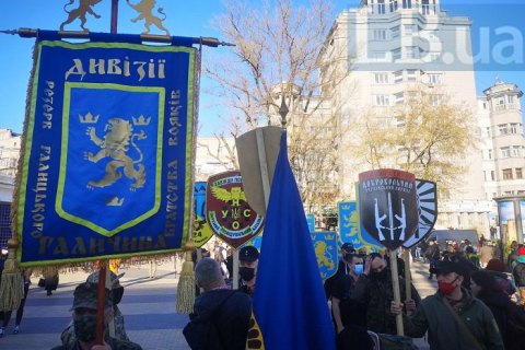 В Києві пройшов марш вишиванок на честь створення дивізії "Галичина"