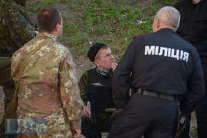 Порошенко дозволив міліції в зоні АТО застосовувати зброю без попередження
