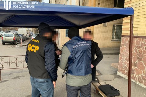 ГБР объявило подозрение сообщнику чиновника секретариата Кабмина, задержанного за взятку  