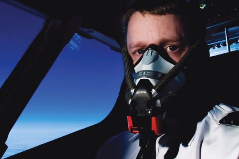 Військовим льотчикам Британії дозволили бороди