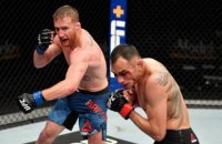 Сенсацией завершился главный бой турнира по смешанным единоборствам UFC 249