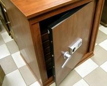 Охотник пытался открыть свой сейф с ружьями и спровоцировал взрыв
