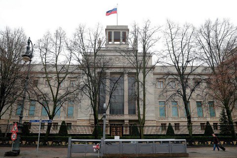 Секретар посольства Росії в Берліні загинув, випавши з вікна