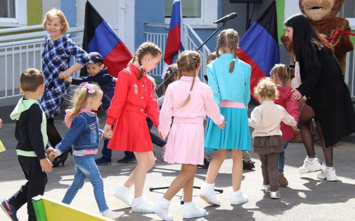 Оккупанты открыли детский сад в Волновахе, где постоянно стреляют
