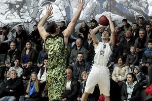 "Днепр" сокрушил "Будивельник" в полуфинале