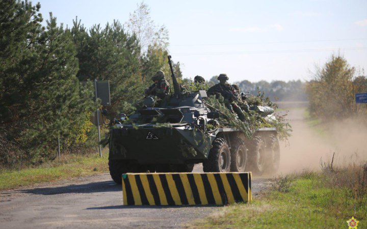 ​Росіяни почали перекидати в Білорусі техніку з мобілізованими ближче до кордону з Україною, - Беларускі Гаюн