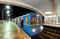 У київському метро дівчина впала на рейки