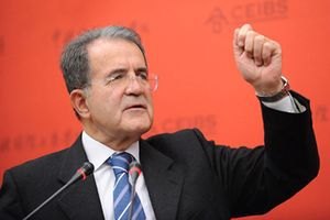 Украине придется выбрать между ТС и ЕС, - Романо Проди