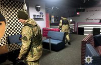 ​Из-за "минирования" в Харькове из ночного клуба эвакуировали 1500 человек