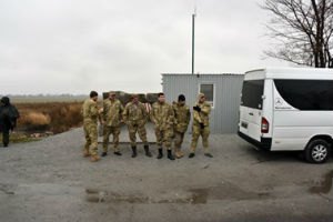 В Мариуполь прибыли неизвестные в камуфляже «поддержать» кандидата в депутаты