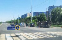 У Маріуполі російська ракета влучила в цивільний автомобіль, двоє людей отримали поранення