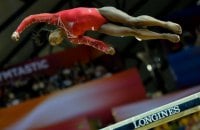 Олимпийская чемпионка исполнила невероятное двойное сальто на бревне