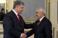 ​Порошенко обсудил с президентом SOCAR возможность производства авиатоплива в Украине