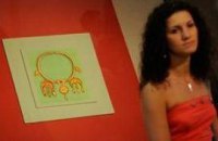 В Национальном музее истории Украины открылась выставка "Барвистий світ прикрас".
