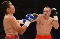 Усик одержал победу в дебютном бою на профессиональном ринге