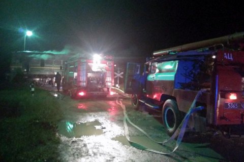 В Каменце-Подольском загорелся локомотив поезда "Черновцы - Киев"