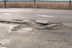 На границе с Евросоюзом дороги ремонтируют землей