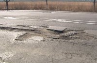 На границе с Евросоюзом дороги ремонтируют землей