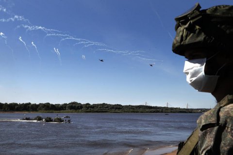 Боррель заявил, что на границах с Украиной - 150 тыс. российских военных, в Пентагоне точное число не называют