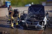 Російський дрон атакував цивільне авто на Сумщині, поранено чоловіка