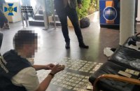 Прокурор та співробітник СБУ вимагали $100 тис. за закриття кримінальної справи