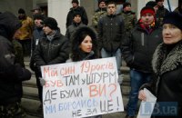 Депутаты возобновили работу. Под Радой - митинг (добавлены фото)