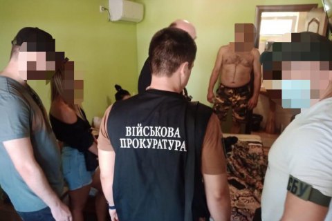 Викритого на мільйонному відкаті за медичні маски посадовця командування Медсил ЗСУ арештовано під заставу 13 млн гривень 