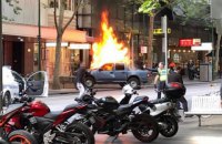 В австралийском Мельбурне мужчина напал с ножом на посетителей торгового центра