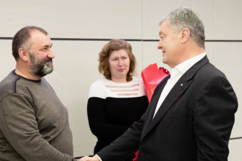 Порошенко встретился с освобожденным под залог генералом Павловским 