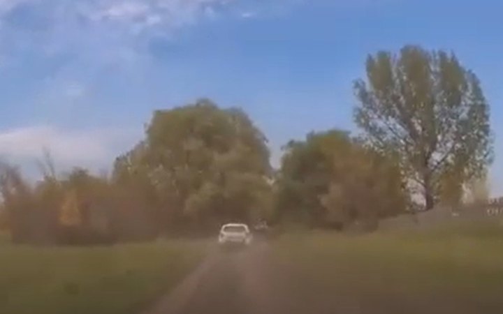 У Вовчанську російські окупанти обстріляли автомобіль поліції під час евакуації, є загиблий
