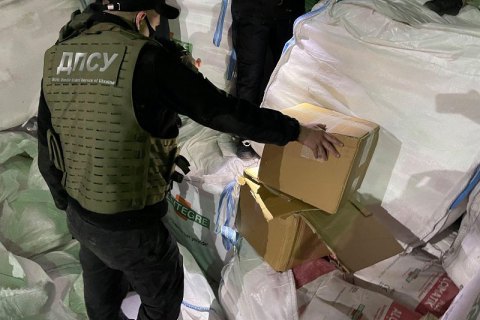 В Николаеве задержали рекордную контрабанду, товар выгружают вторые сутки