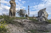 Біля Ізюму росіяни розбили унікальний пам'ятник, вцілілі елементи перевезуть до Харкова, - Ткаченко
