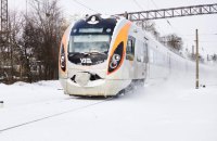 "Укрзалізниця" попереджає про затримку низки потягів через негоду