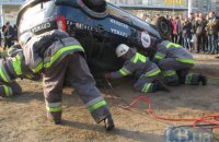 У Києві на Троєщині Ford Служби безпеки вилетів з дороги і перекинувся