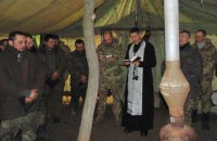 Порошенко розпорядився прискорити розробку положення про капеланів в армії