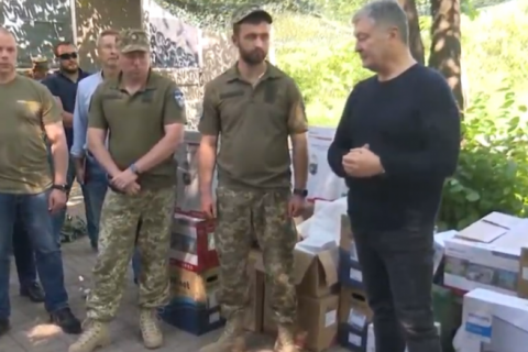 Порошенко на Донетчине передал 10-й отдельной горно-штурмовой бригаде комплект видеонаблюдения 