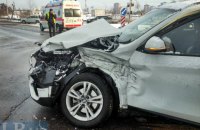 На Дарницком шоссе в Киеве грузовик Man протаранил внедорожник BMW