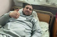 «Коли попи притисли мене до стіни, підійшли дві бабусі і вдарили по обличчю», – військовий Артур Ананьєв, якого побили в храмі