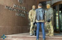 У Державній податковій службі і за місцями проживання посадовців проводять обшуки