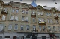 Во Львове на девушку упал обломок балкона 
