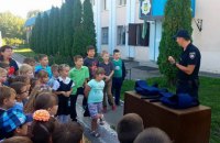 В управлении патрульной полиции Харькова провели экскурсию для школьников