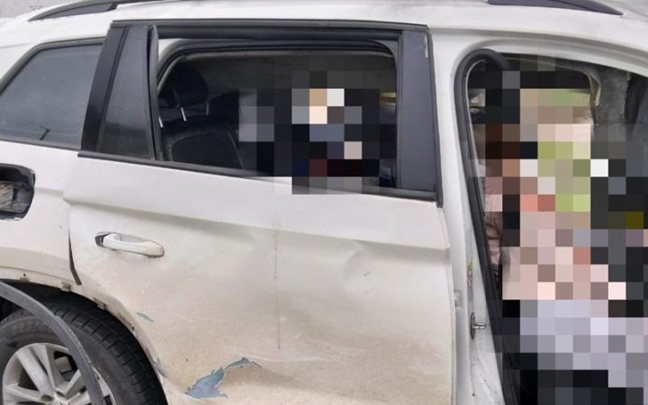 Росіяни атакували цивільний автомобіль у Херсоні, загинула жінка (оновлено)