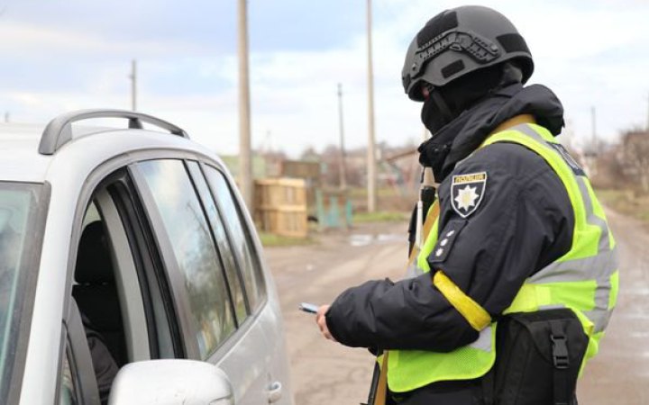 Поліцейські Херсонщини затримали на блокпостах 28 колаборантів та причетних до збройних формувань РФ