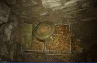 В зоне ООС обнаружили два схрона боевиков с оружием