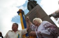 ЕСПЧ присудил €5000 пенсионерке, повредившей в 2011 году венок Януковича