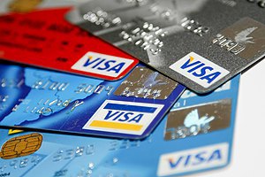 С банковских карточек украинцев с начала года украли 500 млн грн