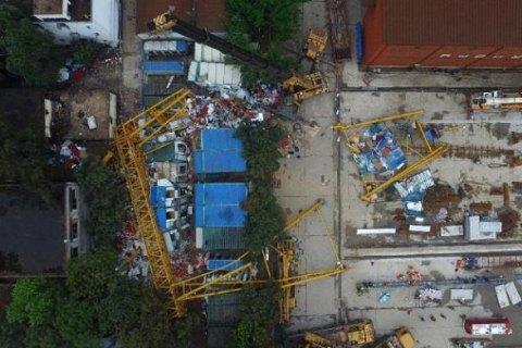 В Китае рухнул грузоподъемный кран, 18 погибших