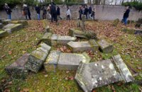 В Филадельфии вандалы осквернили еврейское кладбище